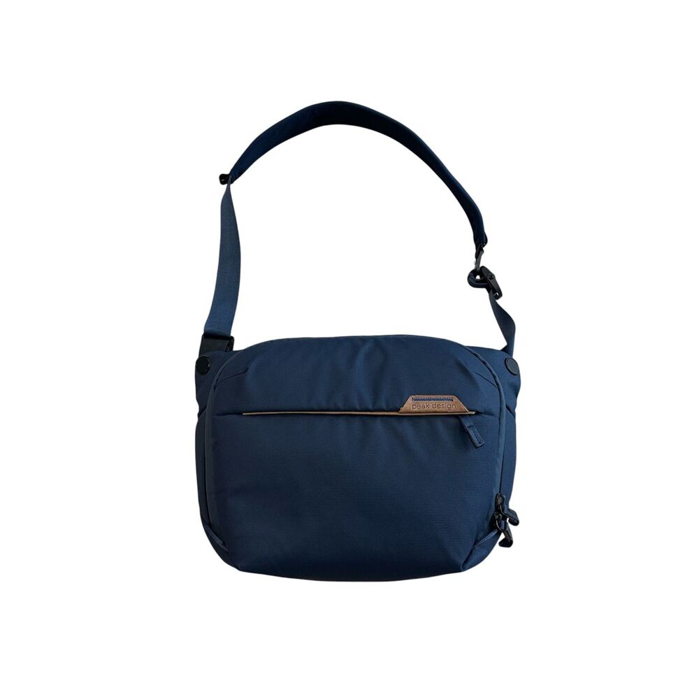 Peak Design Everyday Sling 6L Bag in Midnight